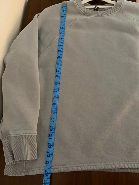 Vuori Women’s Oversized Crewneck Sweatshirt~ size M - Picture 8 of 8